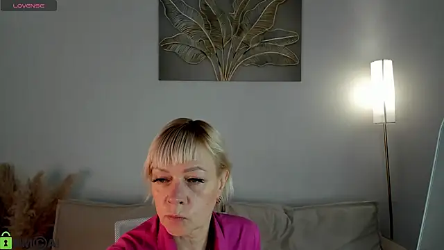 Ann Annise online show from May 17, 1:16 am