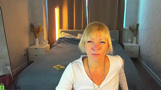 Snapshot of Ann_Annise chatting on July 10, 12:43 am Ann Annise online show from July 10, 12:43 am