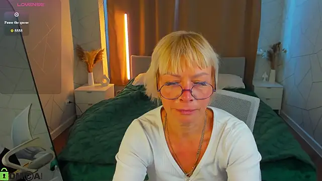 Snapshot of Ann_Annise chatting on July 13, 12:54 am Ann Annise online show from July 13, 12:54 am