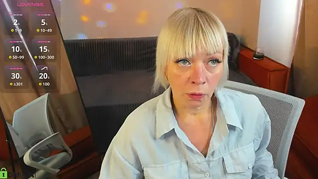 Snapshot of Ann_Annise chatting on June 10, 12:56 am Ann Annise online show from June 10, 12:56 am
