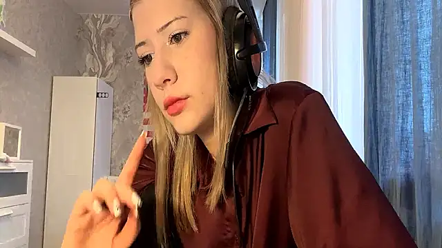 Snapshot of LadyFoxLove chatting on February 26, 11:32 am LadyFoxLove online show from February 26, 11:32 am