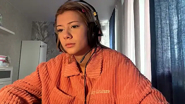 Snapshot of LadyFoxLove chatting on February 28, 10:37 am LadyFoxLove online show from February 28, 10:37 am