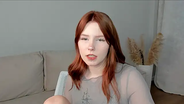 Julia Anis online show from February 24, 1:06 am