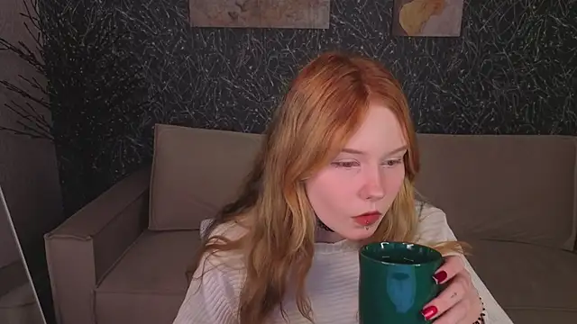 Julia Anis online show from February 10, 1:37 am