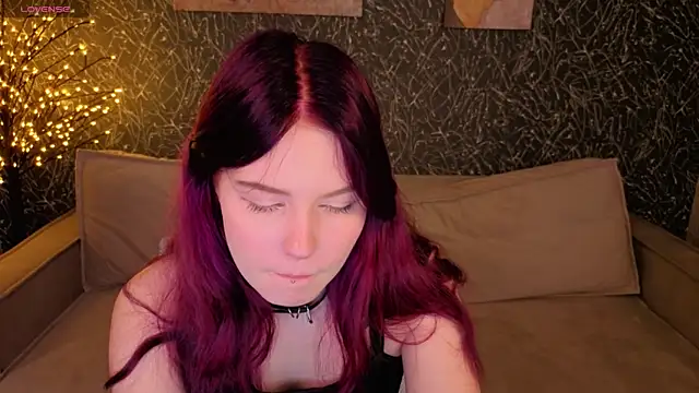 Julia Anis online show from April 8, 1:07 am