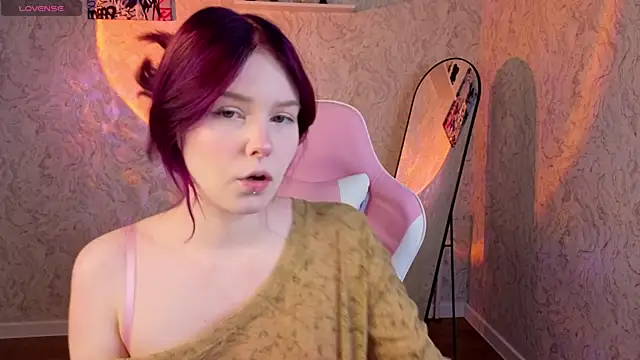 Julia Anis online show from April 10, 1:01 am