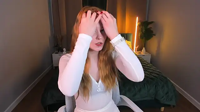 Julia Anis online show from February 13, 1:05 am