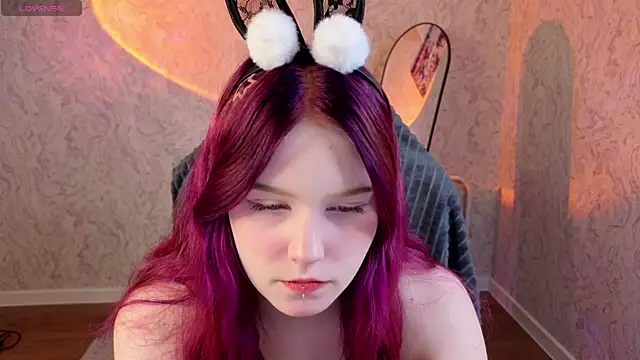 Julia Anis online show from April 13, 1:09 am