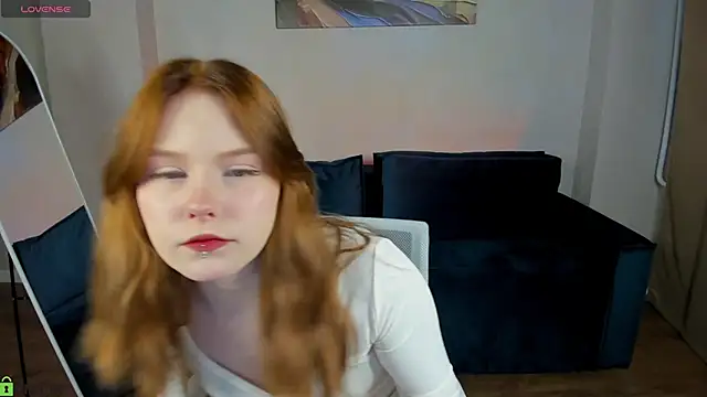 Julia Anis online show from March 13, 1:10 am