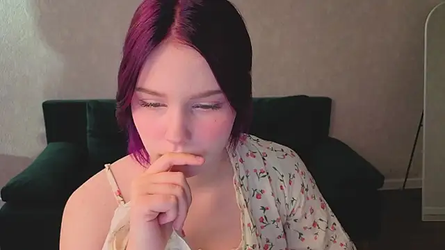 Julia Anis online show from April 4, 1:01 am