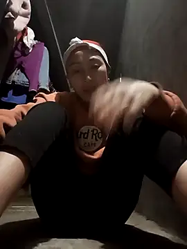 Snapshot of Ami-su chatting on February 18, 2:35 pm Ami-su online show from February 18, 2:35 pm