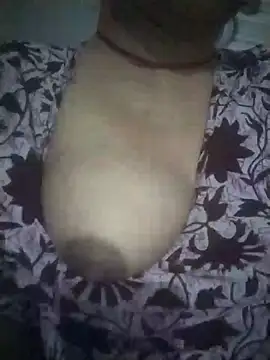 Julilodhi8695 online show from April 15, 7:18 pm