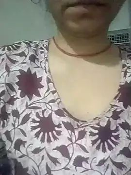 Julilodhi8695 online show from April 15, 8:31 pm