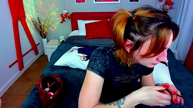 PollyRoseX online show from March 18, 1:46 pm