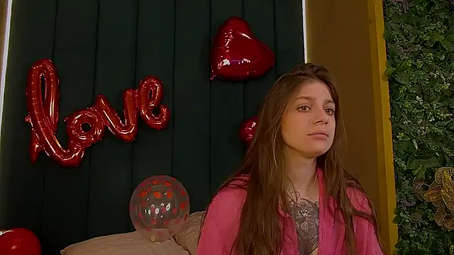 Snapshot of EileenElfie chatting on February 11, 3:28 am EileenElfie online show from February 11, 3:28 am