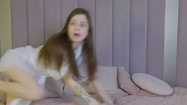 EileenElfie online show from March 6, 3:45 am