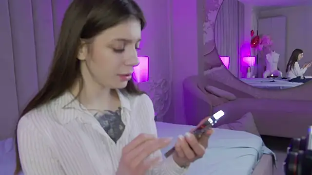 Snapshot of EileenElfie chatting on February 23, 3:52 am EileenElfie online show from February 23, 3:52 am