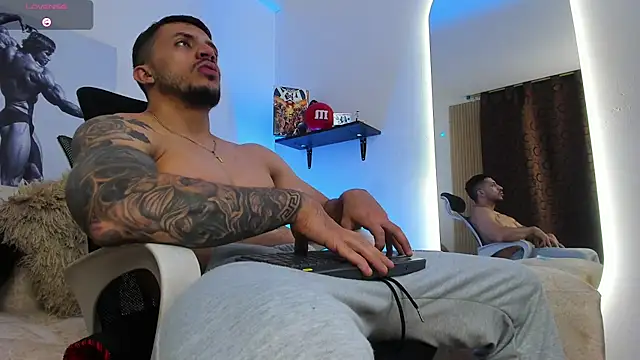 Snapshot of LiamReigns_ chatting on July 14, 3:22 am LiamReigns online show from July 14, 3:22 am