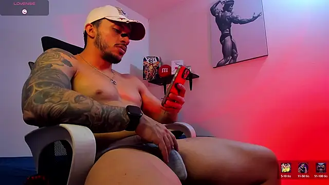 LiamReigns  online show from March 3, 9:33 pm