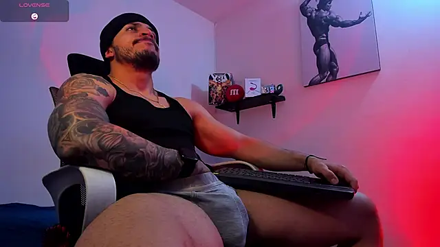 LiamReigns  online show from March 23, 11:32 am