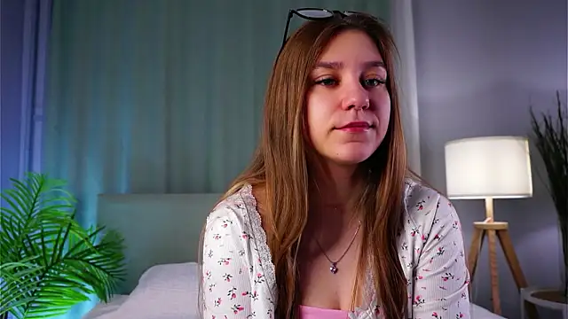 ShantellAngulo online show from February 1, 1:15 am