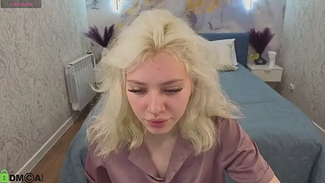 Snapshot of Kate_Krose chatting on February 7, 1:02 am Kate Krose online show from February 7, 1:02 am