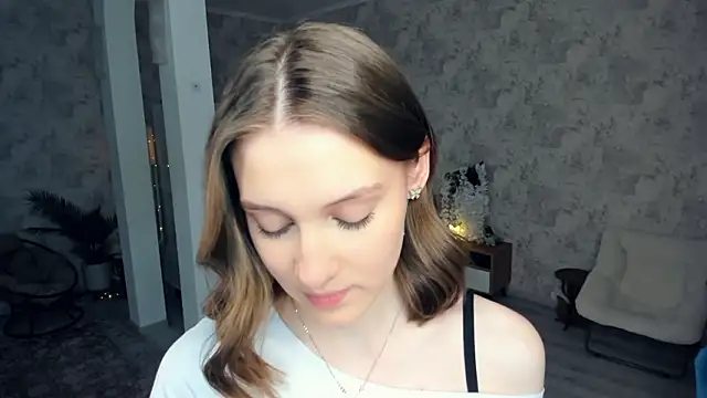 LianneBynon online show from March 1, 8:25 am