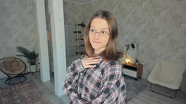 LianneBynon online show from March 8, 9:23 am