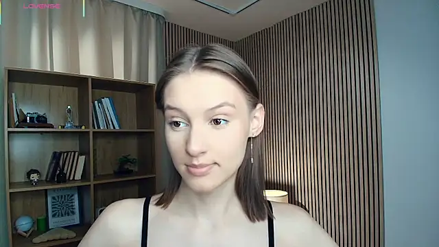 Snapshot of LianneBynon chatting on July 13, 9:52 am LianneBynon online show from July 13, 9:52 am