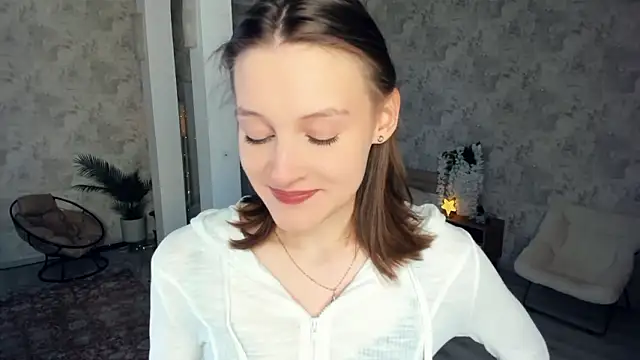 LianneBynon online show from March 21, 8:15 am