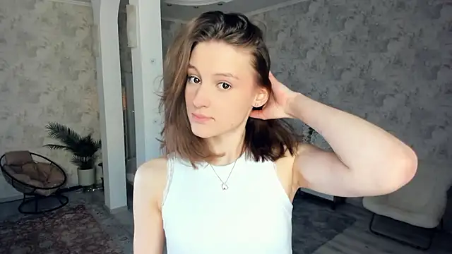 LianneBynon online show from March 24, 9:09 am