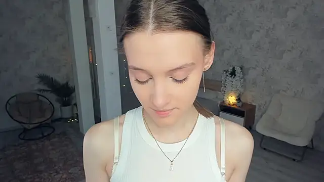 LianneBynon online show from April 2, 8:54 am