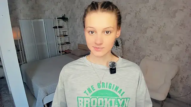 LianneBynon online show from February 4, 8:09 am