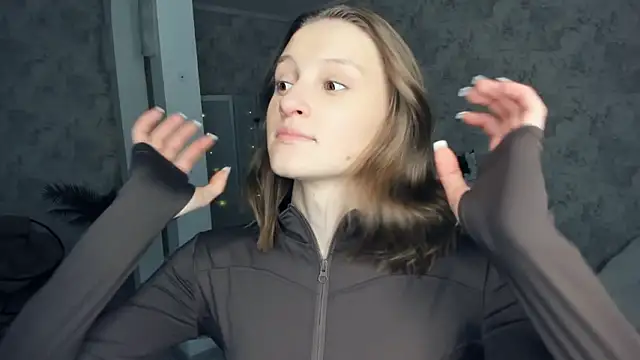 LianneBynon online show from February 12, 2:06 pm