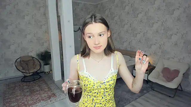 LianneBynon online show from May 10, 8:29 am