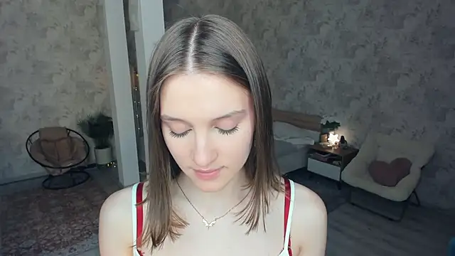 LianneBynon online show from May 14, 8:33 am