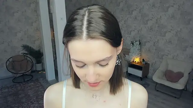 LianneBynon online show from April 26, 8:55 am