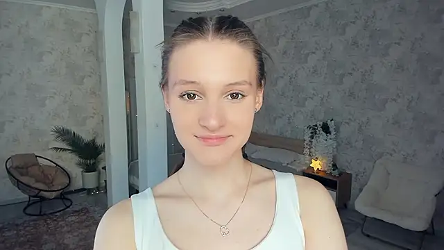 LianneBynon online show from March 23, 9:20 am