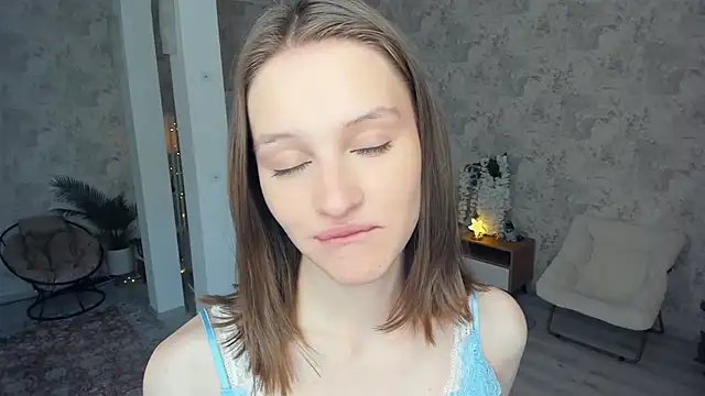 LianneBynon online show from February 26, 8:47 am