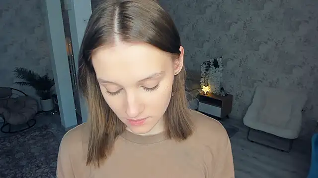 LianneBynon online show from February 19, 8:44 am