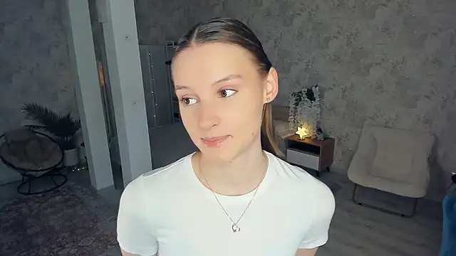 LianneBynon online show from March 5, 8:33 am