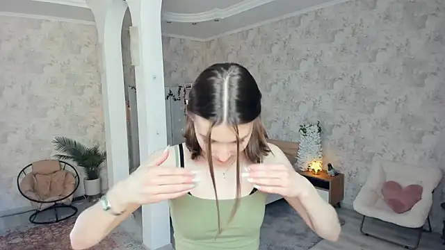 LianneBynon online show from May 2, 8:08 am
