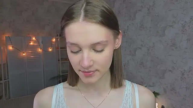 LianneBynon online show from May 16, 8:24 am