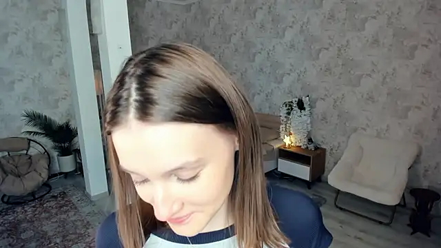 LianneBynon online show from February 23, 8:37 am