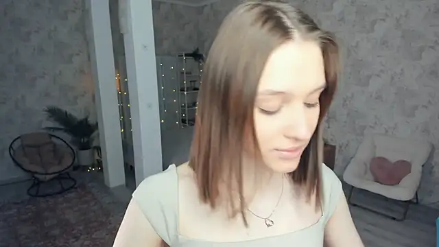 LianneBynon online show from April 10, 8:43 am