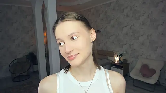 Snapshot of LianneBynon chatting on June 18, 8:24 am LianneBynon online show from June 18, 8:24 am