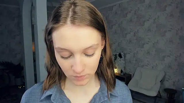 LianneBynon online show from February 13, 7:41 am