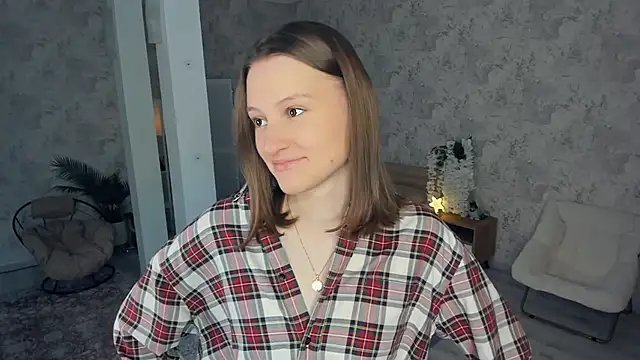 LianneBynon online show from February 21, 8:27 am