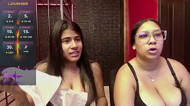 Snapshot of Paola__and__Rubi_ chatting on February 20, 12:29 pm Paola and Rubi online show from February 20, 12:29 pm