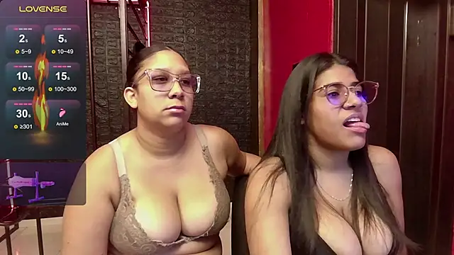 Snapshot of Paola__and__Rubi_ chatting on February 6, 1:07 pm Paola and Rubi online show from February 6, 1:07 pm